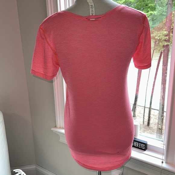Lululemon Athletica V Neck SS Tee, Size 8, EUC - Picture 5 of 7